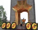 lanh dao dang nha nuoc dang huong tuong niem cac anh hung liet si