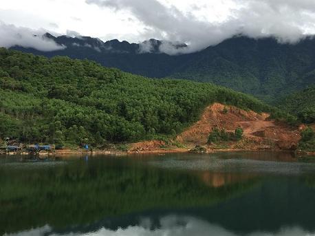 thua thien hue rung den mua thu hoach nhung chet loi vao khai thac nguoi trong khoc rong