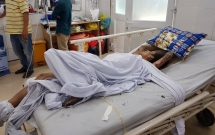 tp hcm nam thanh nien nhot ban gai gom quan ao cua ca khu tro roi cham lua dot