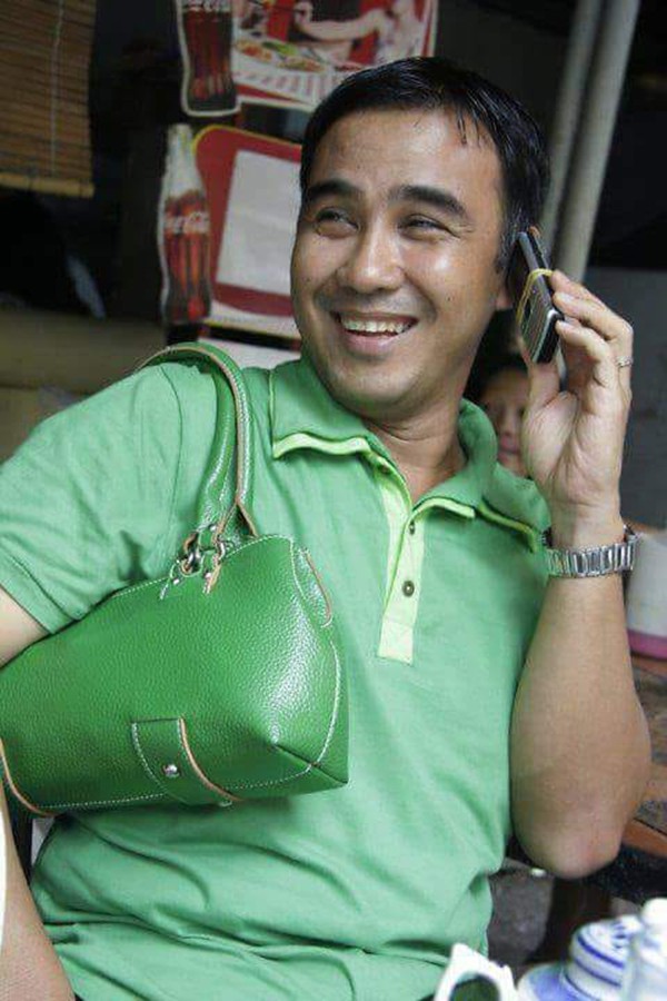 hinh anh gay cuoi gian di nhu nong dan cua mc quyen linh