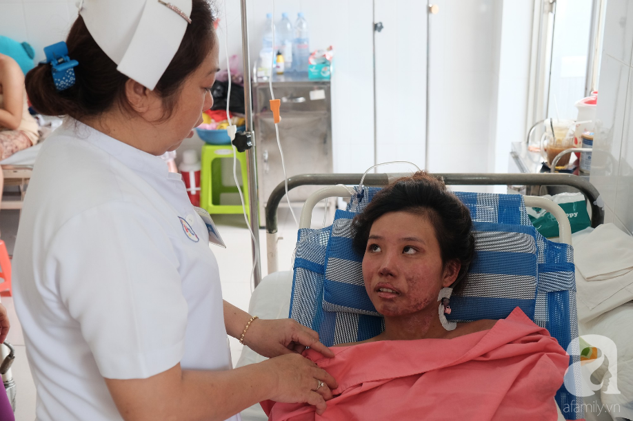 len sai gon lam viec phu me nuoi em thieu nu 18 tuoi bi binh gas mini lam bong nang
