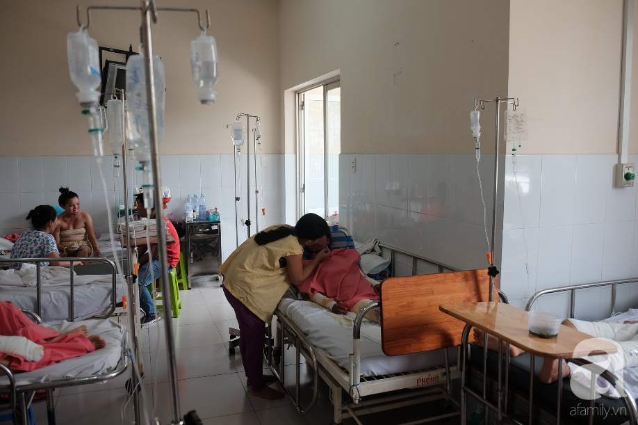 len sai gon lam viec phu me nuoi em thieu nu 18 tuoi bi binh gas mini lam bong nang