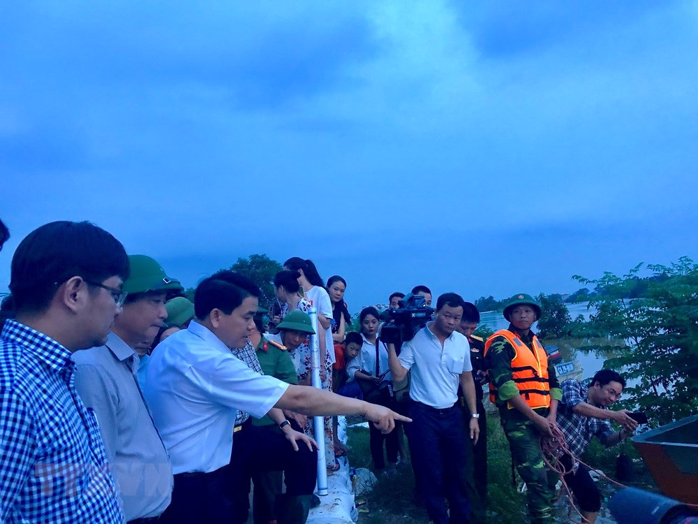 mua lu dien bien phuc tap nguoi dan chuong my khon kho chong choi canh ngap lut