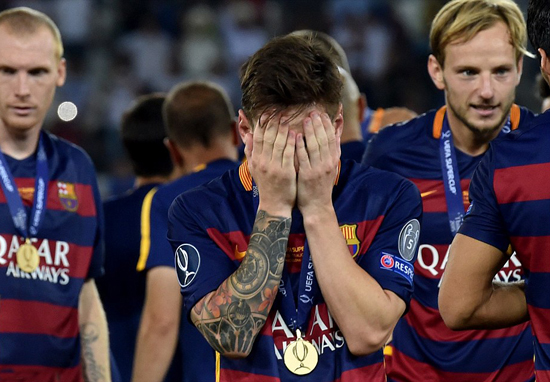 messi om mat xuc dong khi dang quang