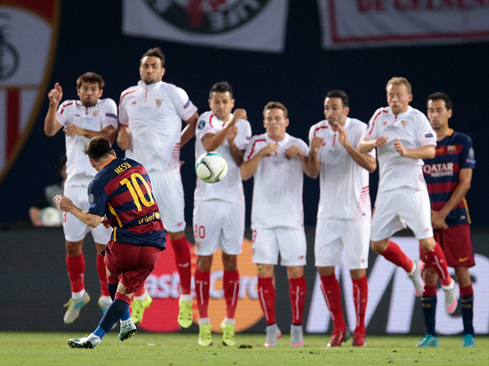 messi om mat xuc dong khi dang quang