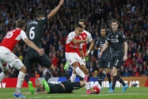 arsenal va liverpool chua thay bong dang nha vo dich