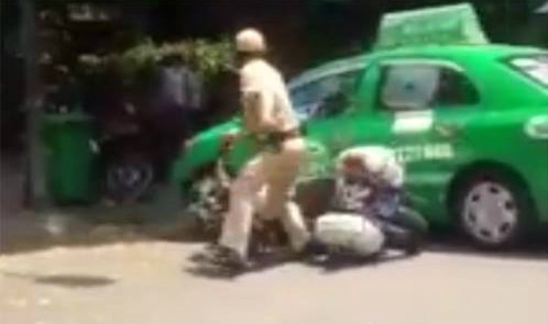 taxi mai linh huc csgt roi tau thoat nhu phim hanh dong