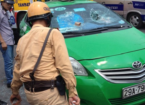 taxi mai linh huc csgt roi tau thoat nhu phim hanh dong