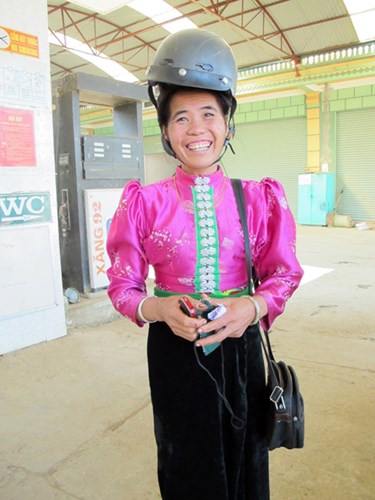 thiet ke mu bao hiem cho phu nu dan toc bai toan kho cho nha san xuat