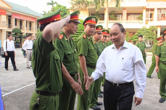 chum anh pham nhan vo oa niem vui ngay dac xa