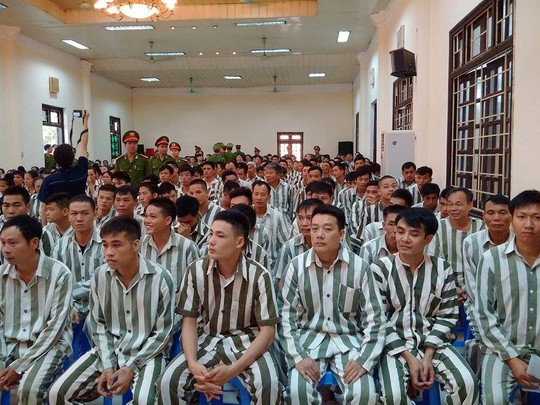 chum anh pham nhan vo oa niem vui ngay dac xa