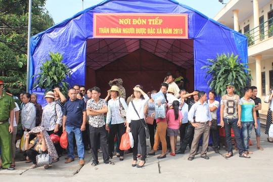 chum anh pham nhan vo oa niem vui ngay dac xa