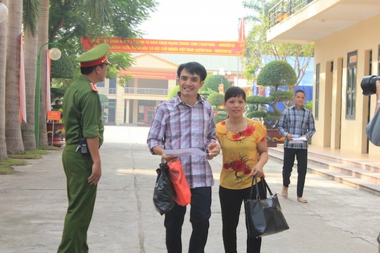 chum anh pham nhan vo oa niem vui ngay dac xa