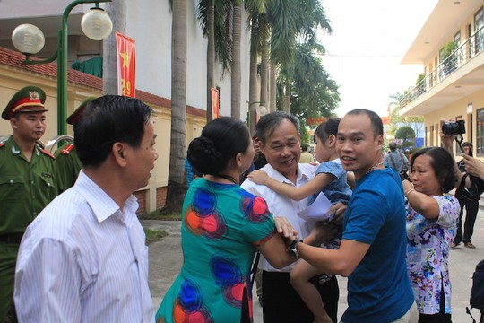 chum anh pham nhan vo oa niem vui ngay dac xa