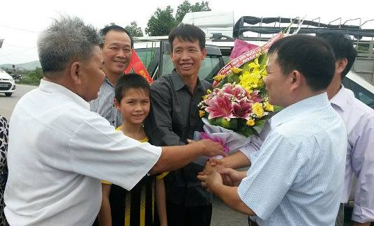 chum anh pham nhan vo oa niem vui ngay dac xa