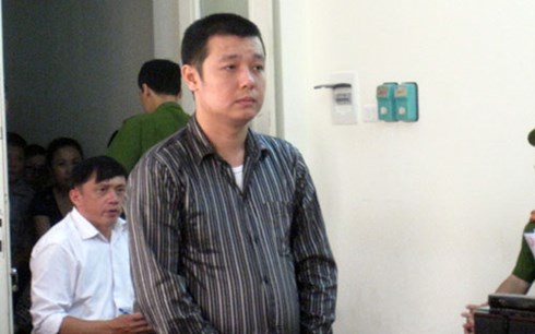 cuu can bo ngan hang bi nguoi tinh lua lay tien ti
