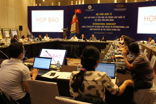 gan 30 hoc gia quoc te tham du hoi thao ve thuc thi phap luat o bien dong