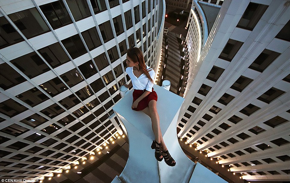 nhung hinh anh choang ngop cua co gai co so thich tu suong lieu linh