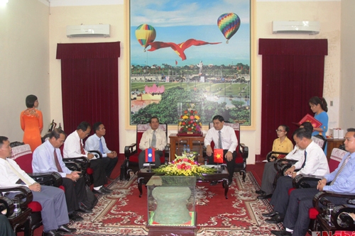 doan dai bieu hdnd tinh bolykhamxay lao tham va lam viec tai tinh nghe an