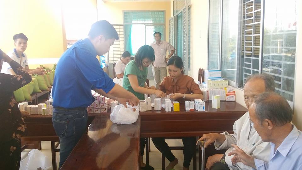 kham benh cap thuoc mien phi va tang qua cho nguoi dan long an