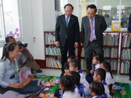 khai mac trien lam anh quan he viet nam lao tphcm xieng khoang