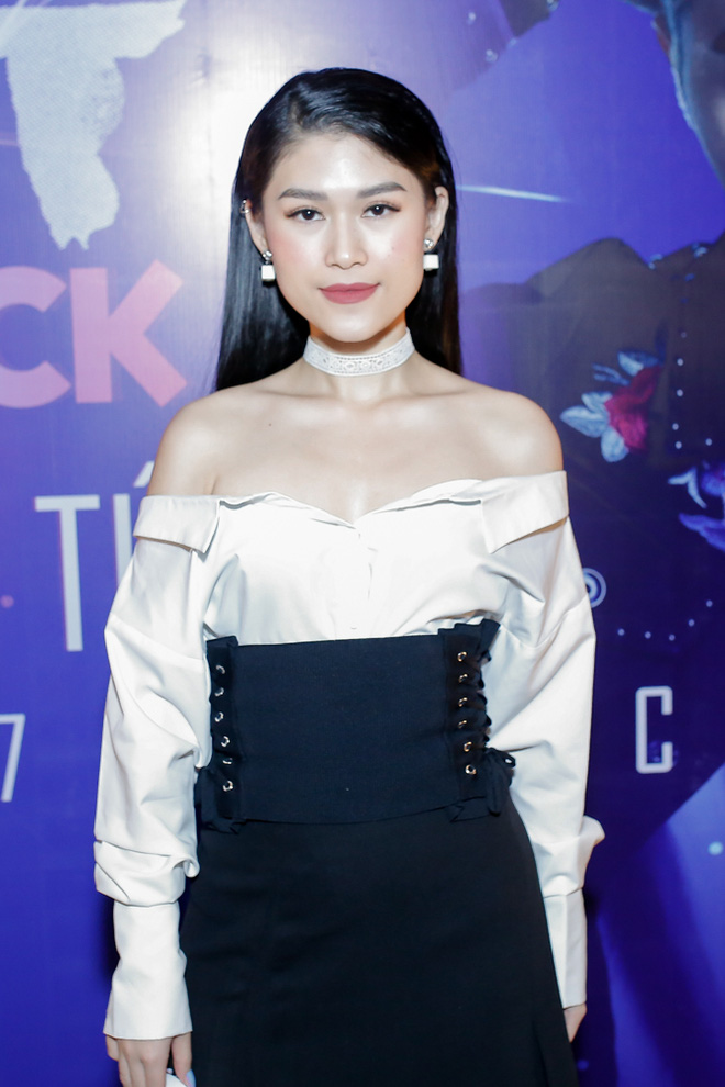 ngoc thanh tam khoe vai tran quyen ru trong su kien