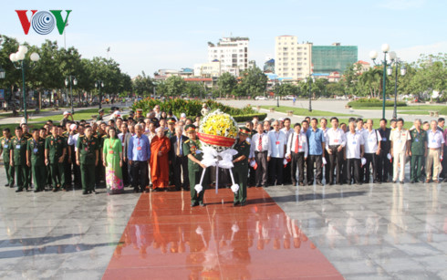 lanh dao campuchia tiep doan cuu quan tinh nguyen viet nam