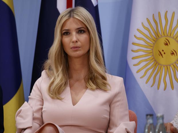 ivanka trump bi che nhao sau khi trich dan sai albert einstein tren twitter