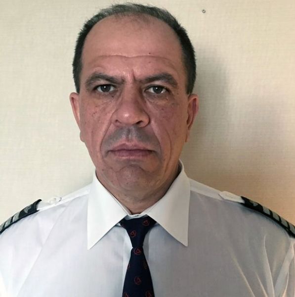 phi cong nhan huan chuong dung cam sau khi giup 121 nguoi thoat nan tren chuyen bay dinh menh