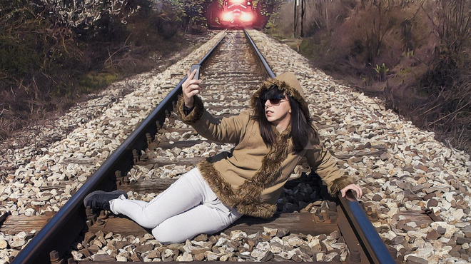 gioi tre ngay cang san sang mao hiem tinh mang de co duoc tam anh an tuong dang tren instagram