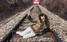 gioi tre ngay cang san sang mao hiem tinh mang de co duoc tam anh an tuong dang tren instagram