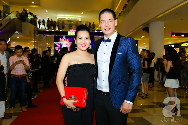 duc phuc xuat hien dien trai trong buoi ra mat phim giai phau tham my cua minh hang