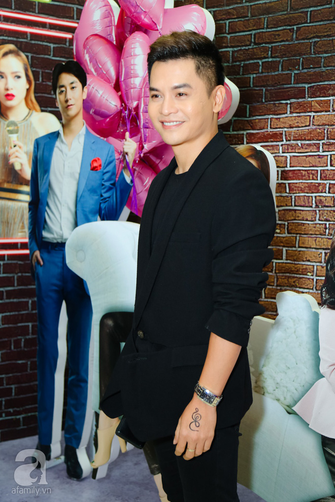 duc phuc xuat hien dien trai trong buoi ra mat phim giai phau tham my cua minh hang