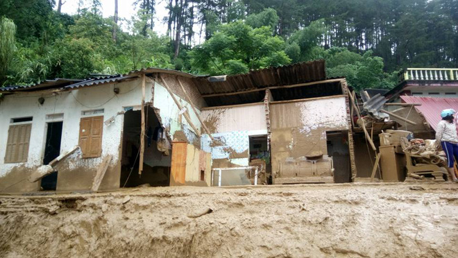 chum anh va clip ve tran lu quet kinh hoang o yen bai son la khien nhieu nguoi chet va mat tich