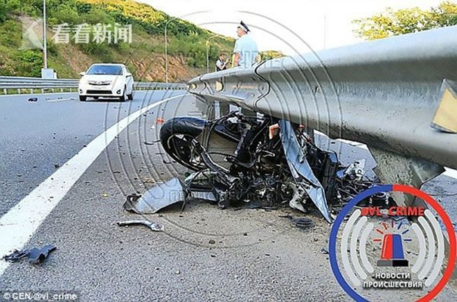 dam me toc do toi muc dien cuong nguoi dep lai mo to goi cam nhat nuoc nga tu nan vi dam vao dai phan cach