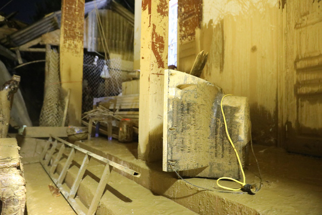 trang dem xe da xoi tung bun dat tim kiem nguoi mat tich sau tran lu lich su o yen bai