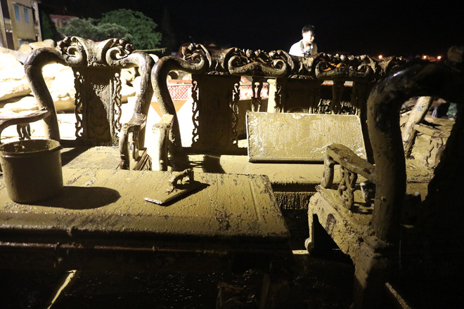 trang dem xe da xoi tung bun dat tim kiem nguoi mat tich sau tran lu lich su o yen bai