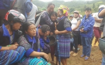 vo con khoc ngat khi nhan thi the nguoi dan ong bi lu cuon troi o yen bai