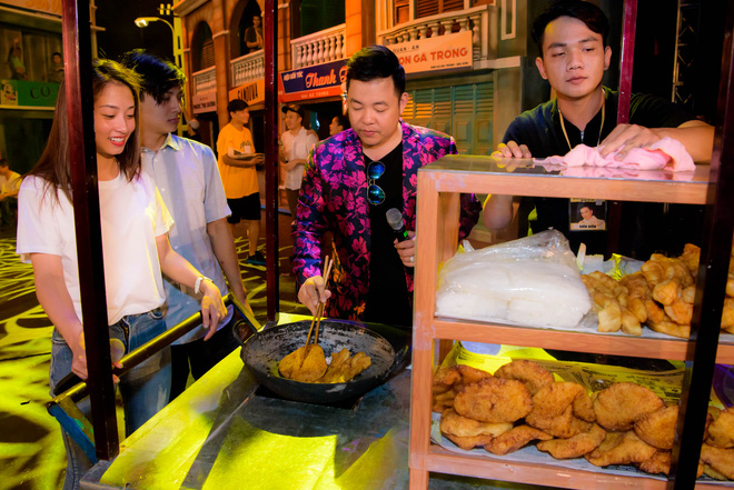 chong le quyen hiem hoi xuat hien theo chan ba xa tap hat voi dam vinh hung