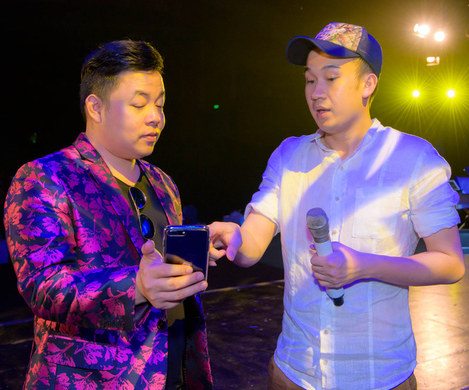 chong le quyen hiem hoi xuat hien theo chan ba xa tap hat voi dam vinh hung