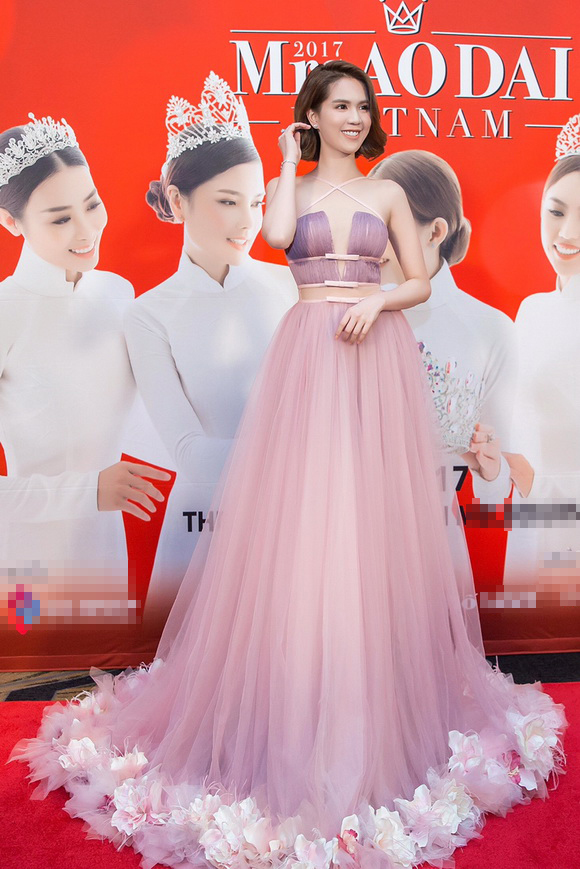 co hay khong chuyen ngoc trinh lai mac vay nhai di su kien