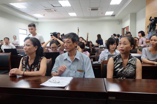 ba noi be trai bi bao hanh nguy kich toi dang cho ket qua xet nghiem adn de nhan chau ve nuoi duong