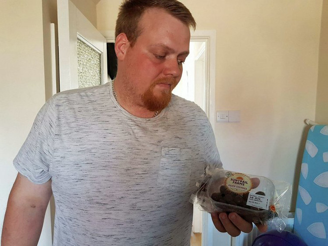 to mo an thu hat cherry nguoi dan ong suyt tra gia bang tinh mang do trung kich doc