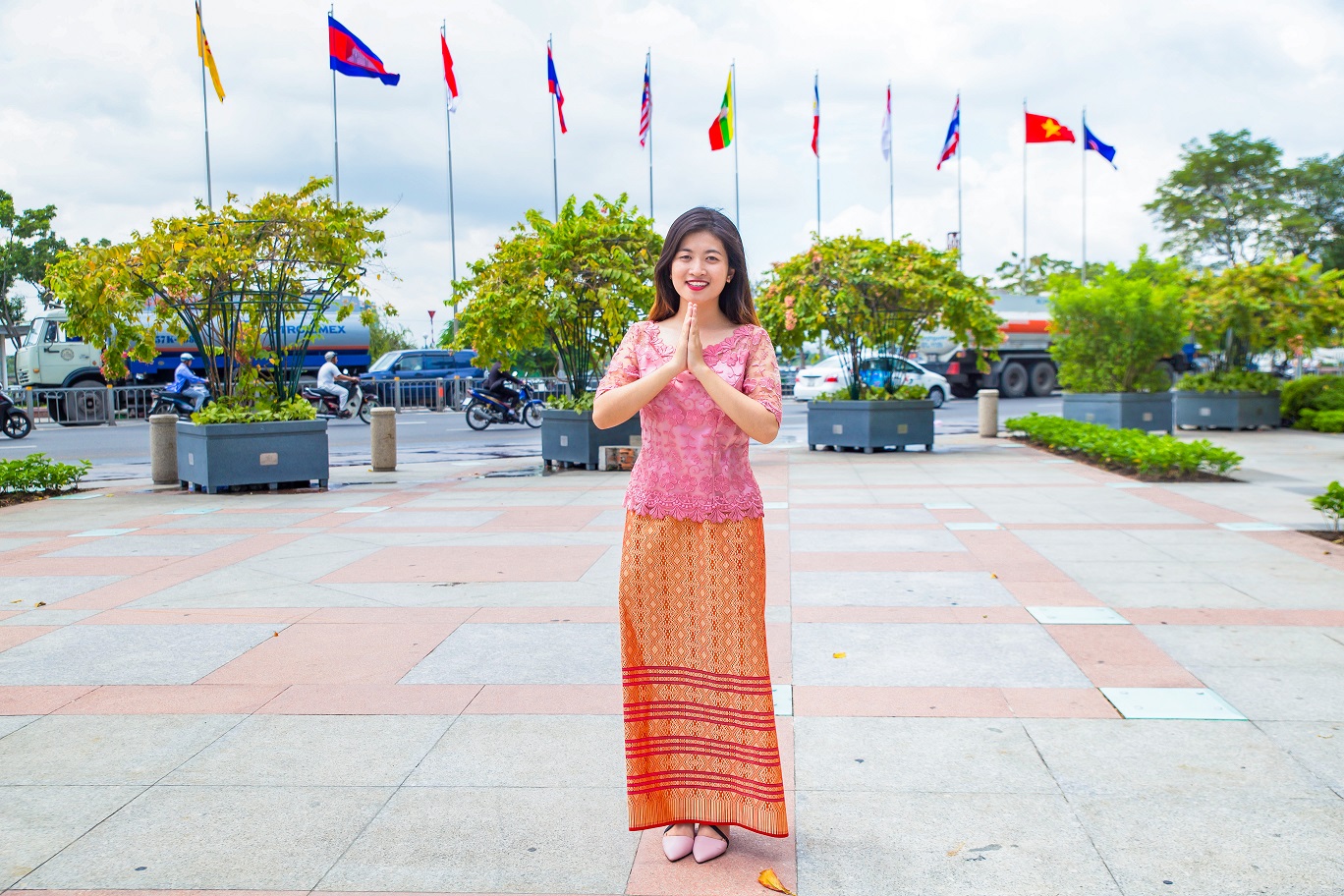 thanh nien viet tu hao mac quoc phuc dong nam a dip ky niem 50 nam thanh lap asean