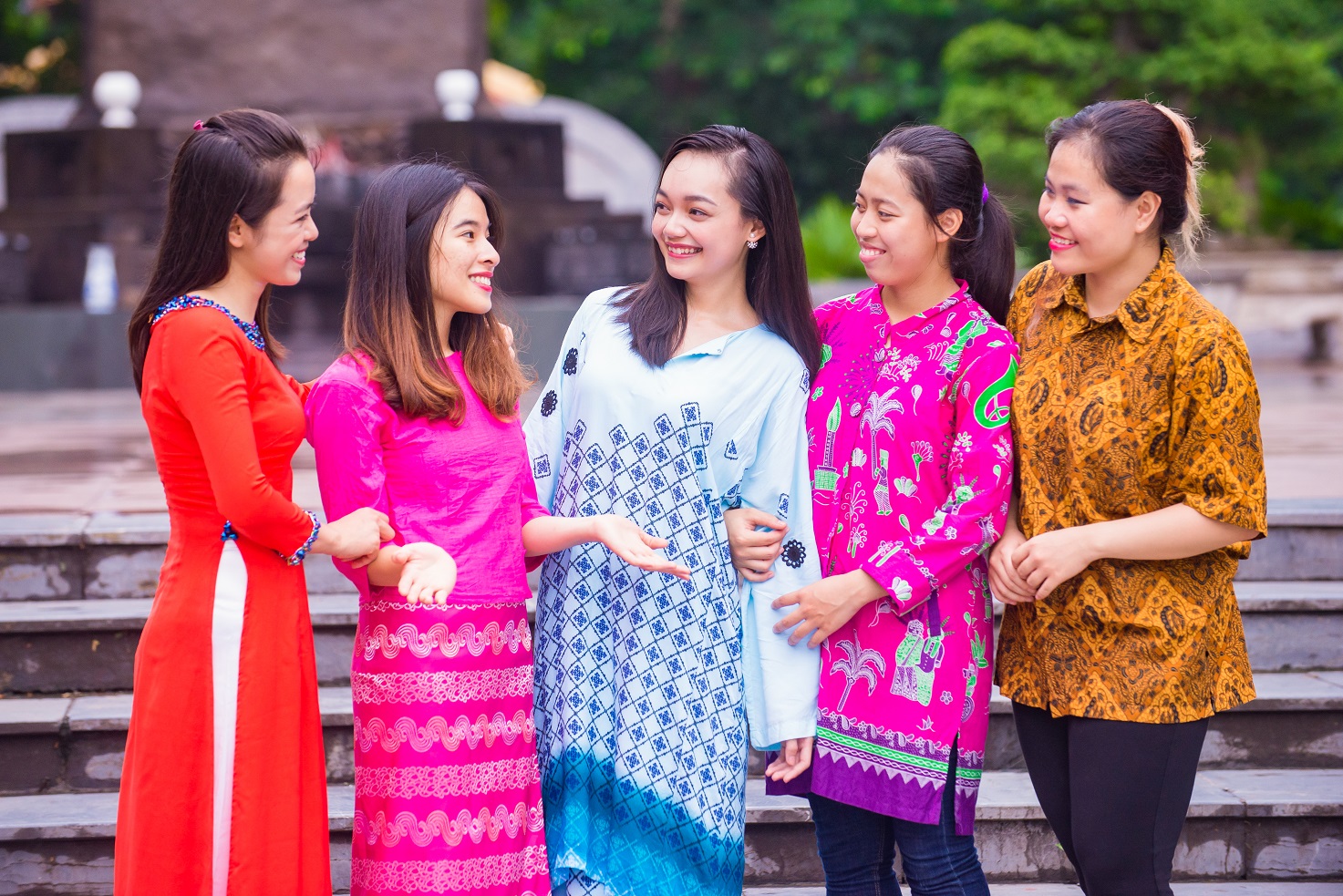 thanh nien viet tu hao mac quoc phuc dong nam a dip ky niem 50 nam thanh lap asean