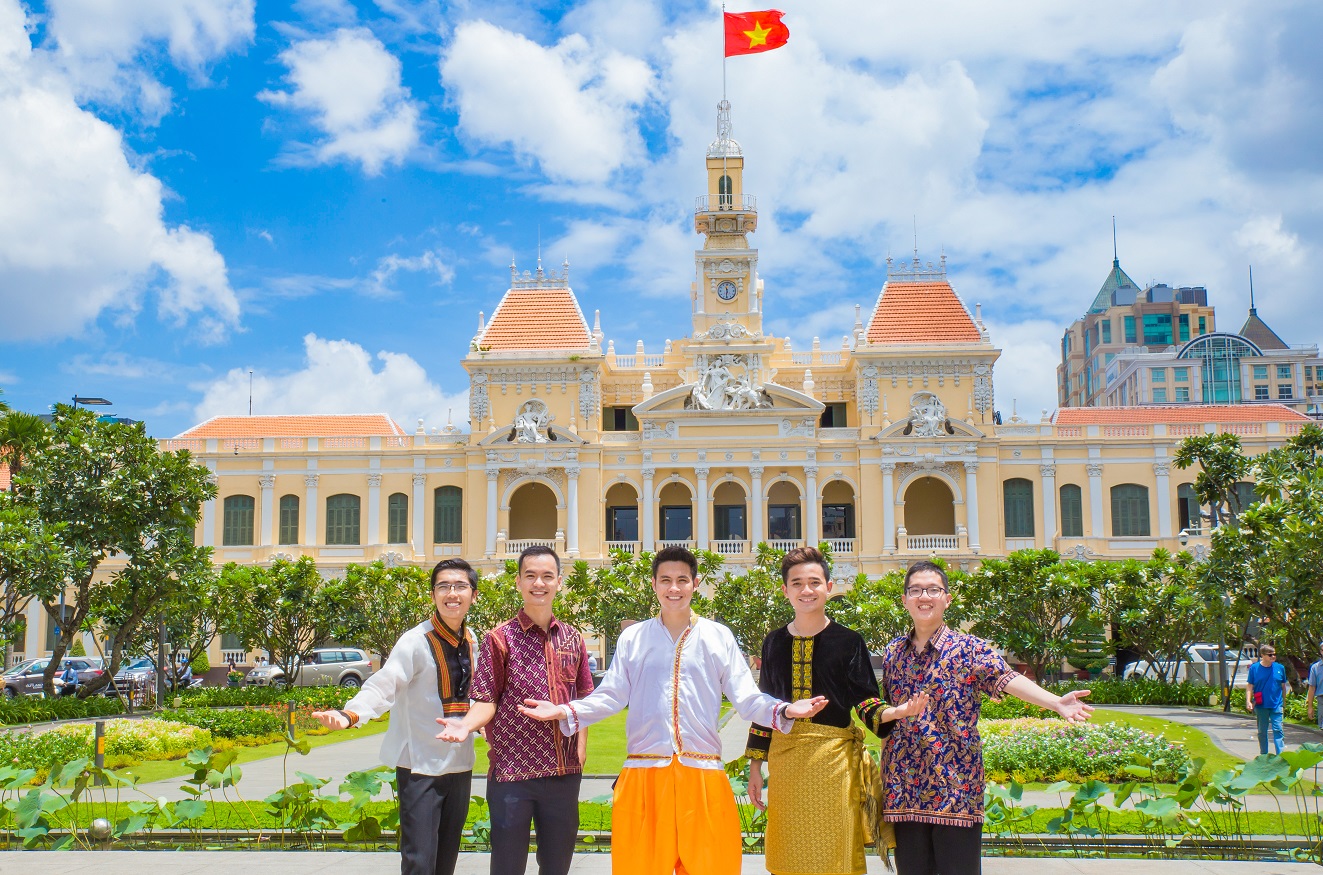 thanh nien viet tu hao mac quoc phuc dong nam a dip ky niem 50 nam thanh lap asean