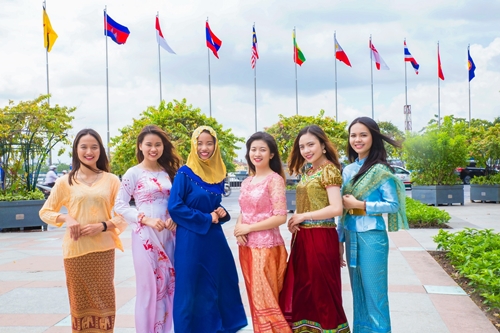 thanh nien viet tu hao mac quoc phuc dong nam a dip ky niem 50 nam thanh lap asean