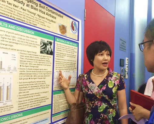 hoa ky tai tro nghien cuu dung co vetiver phuc hoi dat nhiem dioxin tai san bay bien hoa