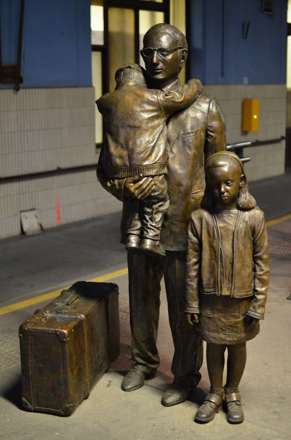 giua truong quay nguoi anh hung cua the ky 20 nin lang khi biet khan gia la 669 dua tre ong tung cuu song