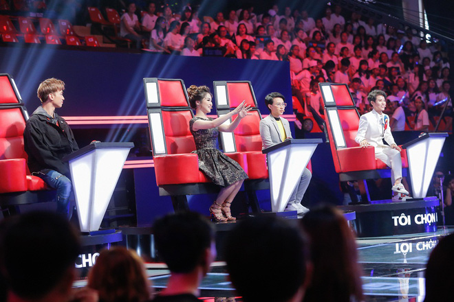 vu ca t tuo ng gu c nga vi thi sinh khu ng bi huong tra m cuo p ngay truoc mat trong tap dau the voice kids
